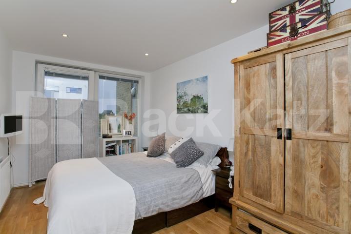 			LET , 2 Bedroom, 1 bath, 1 reception Apartment			 Viridian Apartments, Battersea Park Road, Battersea